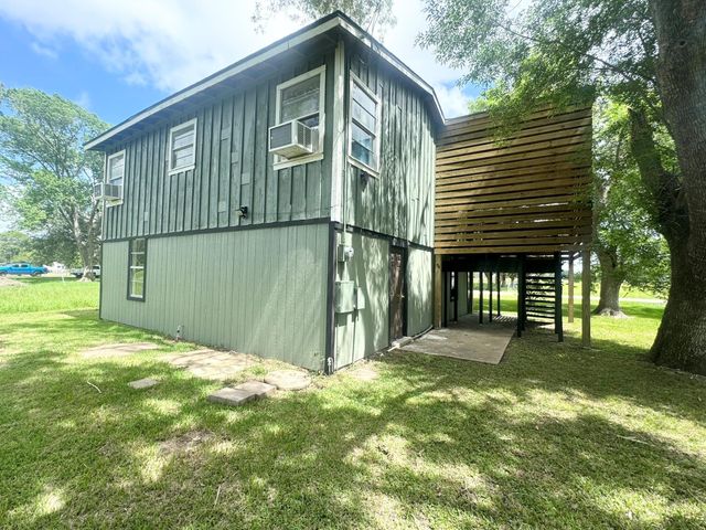 788 Riverside Drive, Palacios, TX 77465