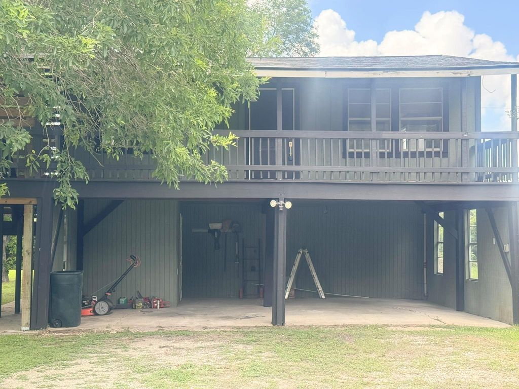 788 Riverside Drive, Palacios, TX 77465