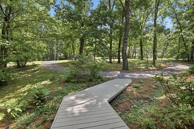 29 Rock Crest Drive, Signal Mountain, TN 37377