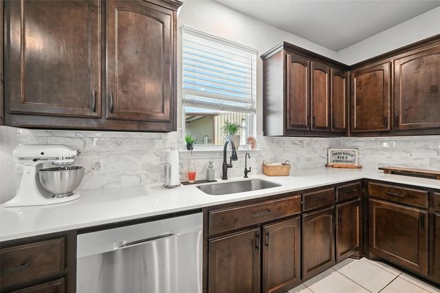 136 Meadow Vista Drive, Rhome, TX 76078