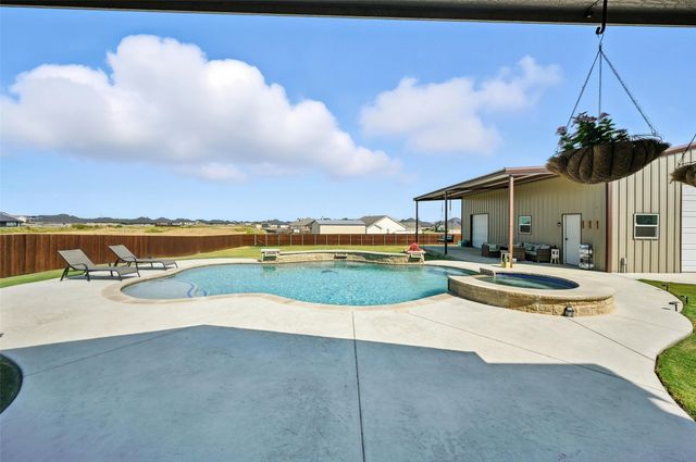 136 Meadow Vista Drive, Rhome, TX 76078