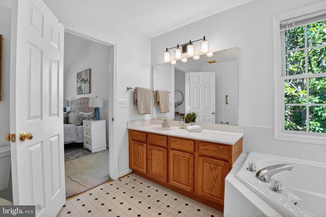 2882 PORTOBELLO CT, Waldorf, MD 20603