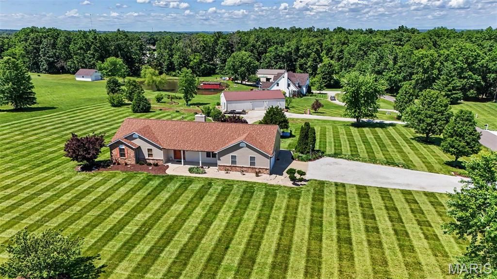 151 Plantation Drive, Troy, MO 63379
