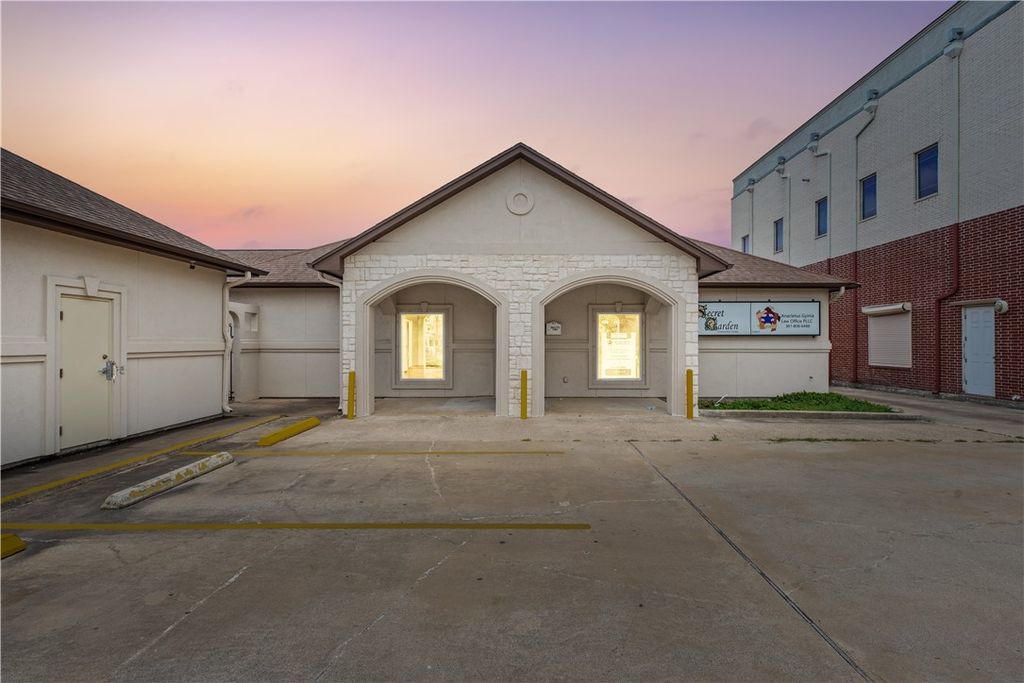 7017 S Staples St 102A, Corpus Christi, TX 78413 — exterior