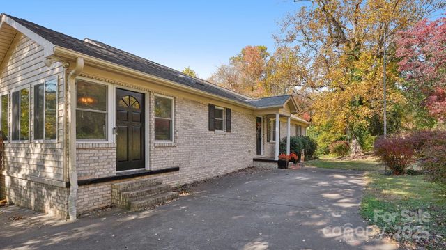 1608 Sharon Road, Winston Salem, NC 27103