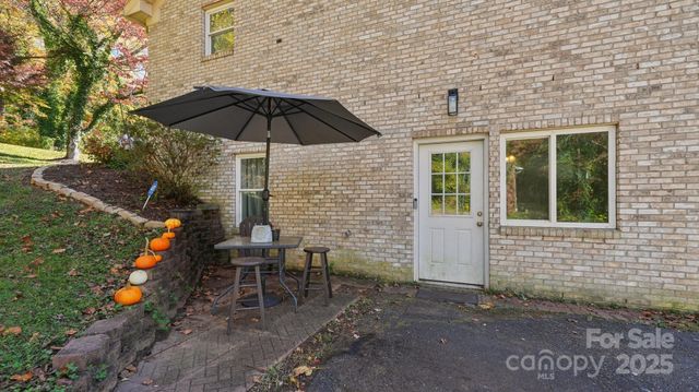 1608 Sharon Road, Winston Salem, NC 27103