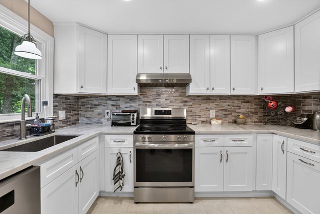 201 Swift Rd, Northbridge, MA 01588