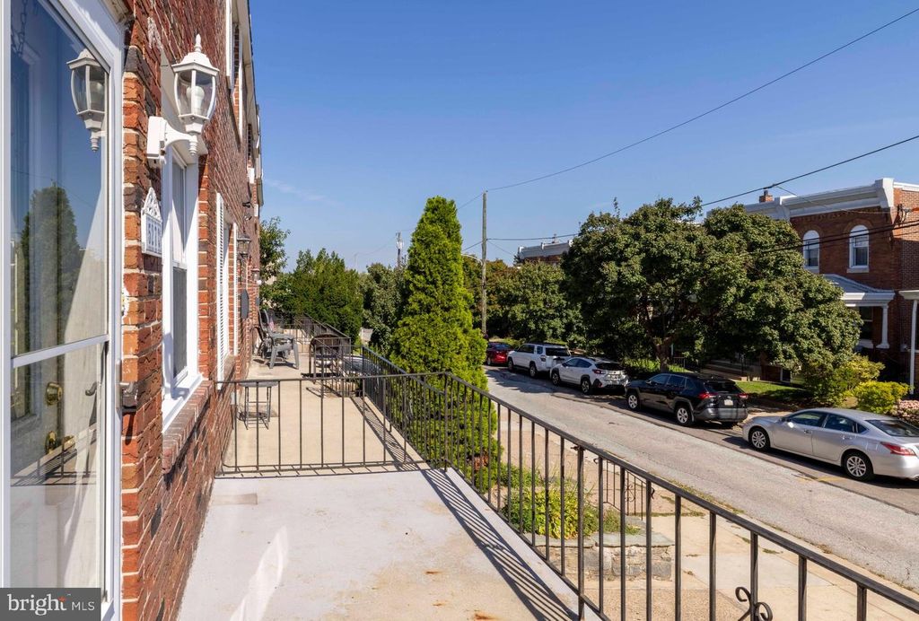 527 MARTIN ST, PHILADELPHIA, PA 19128 — photo 2