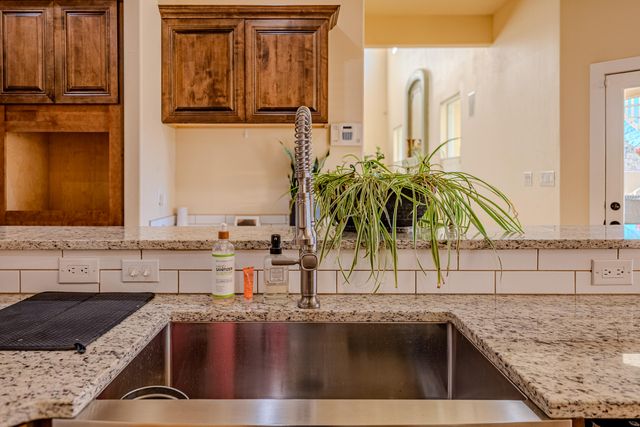 2304 La Vista Court NW, Albuquerque, NM 87120