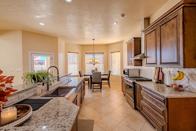 2304 La Vista Court NW, Albuquerque, NM 87120