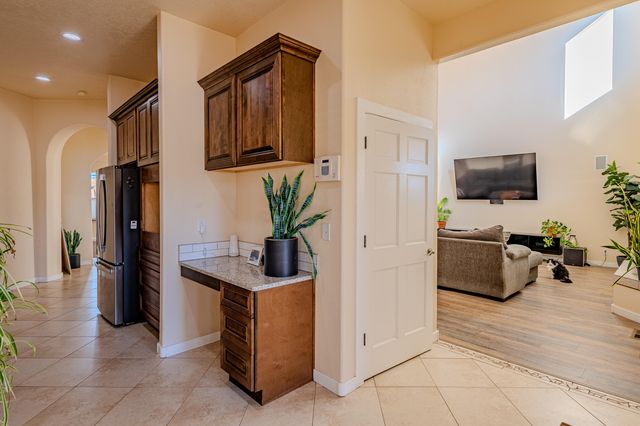 2304 La Vista Court NW, Albuquerque, NM 87120