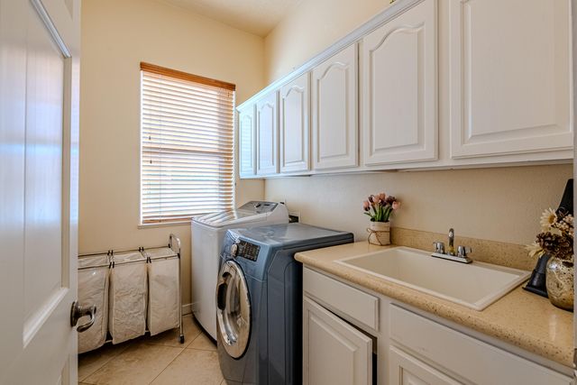 2304 La Vista Court NW, Albuquerque, NM 87120