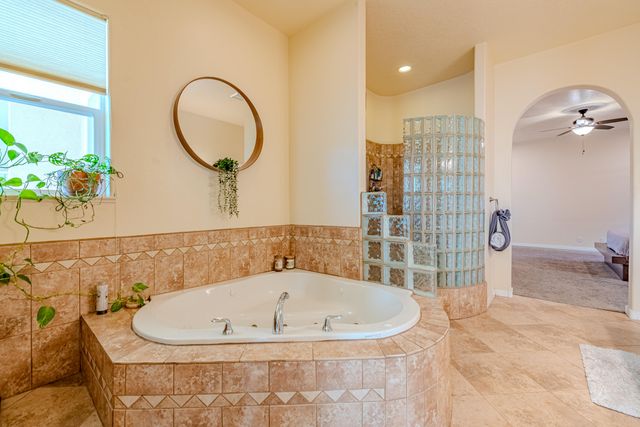 2304 La Vista Court NW, Albuquerque, NM 87120