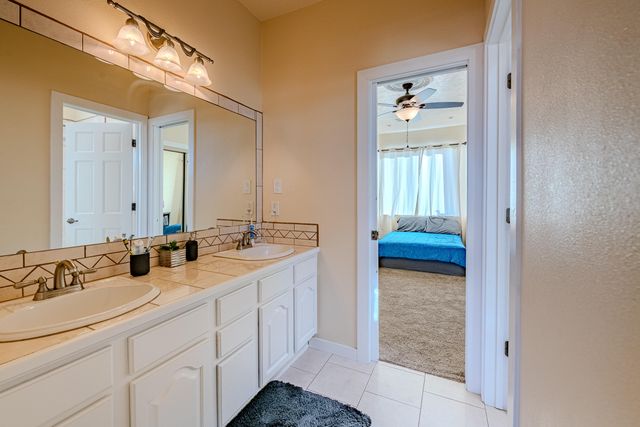 2304 La Vista Court NW, Albuquerque, NM 87120