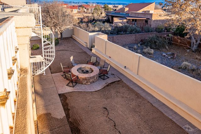 2304 La Vista Court NW, Albuquerque, NM 87120