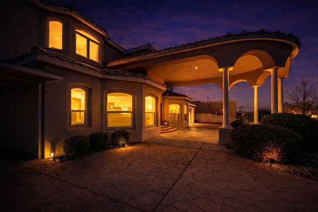 2304 La Vista Court NW, Albuquerque, NM 87120