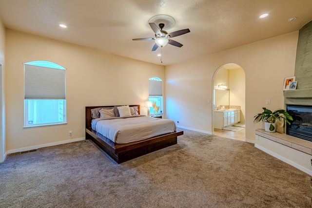 2304 La Vista Court NW, Albuquerque, NM 87120