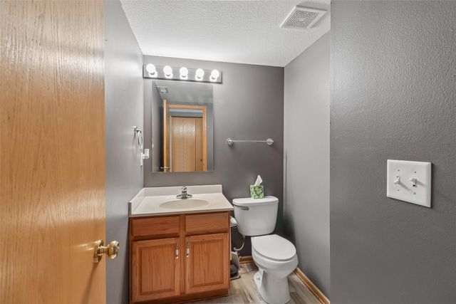4154 100th Street 14, Urbandale, IA 50322
