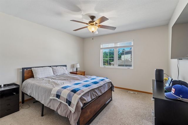 4154 100th Street 14, Urbandale, IA 50322