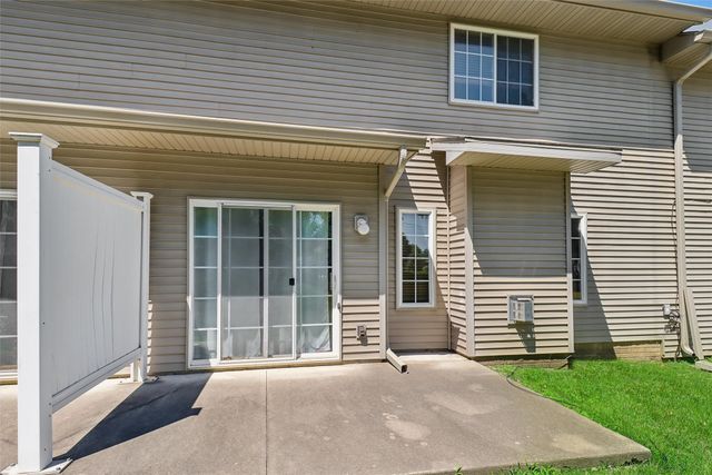 4154 100th Street 14, Urbandale, IA 50322