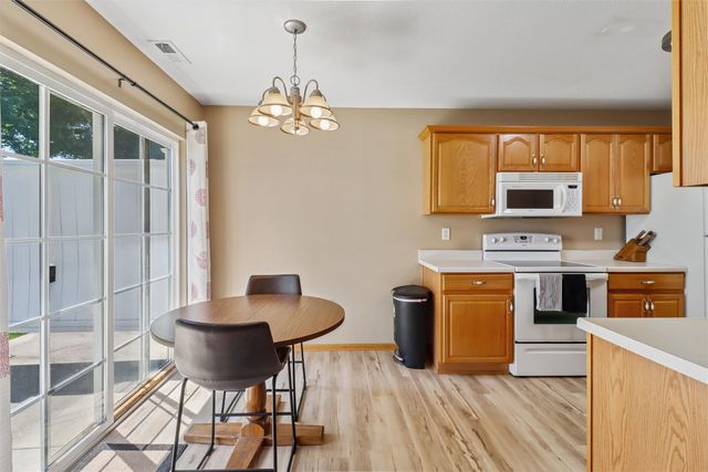 4154 100th Street 14, Urbandale, IA 50322