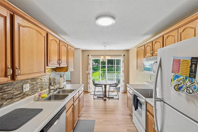 4154 100th Street 14, Urbandale, IA 50322