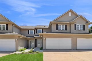 4154 100th Street 14, Urbandale, IA 50322