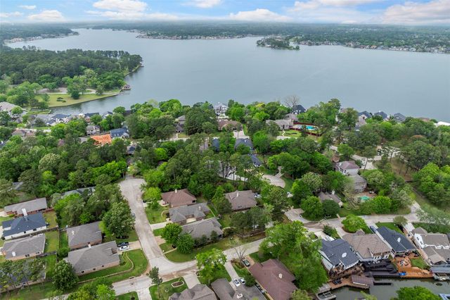 3718 Treasure Island Drive, Montgomery, TX 77356