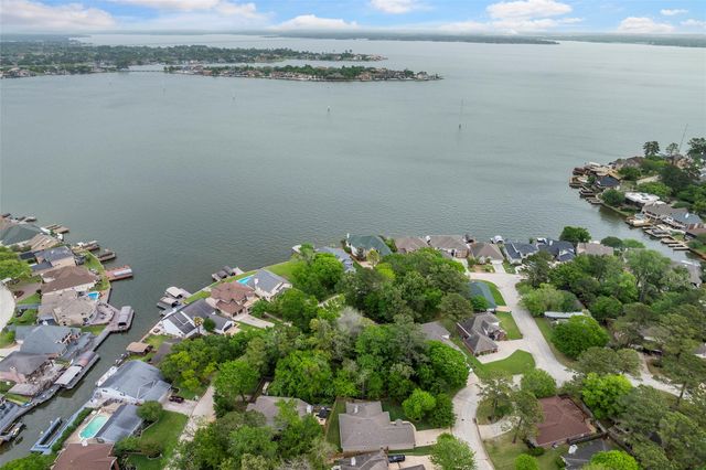 3718 Treasure Island Drive, Montgomery, TX 77356