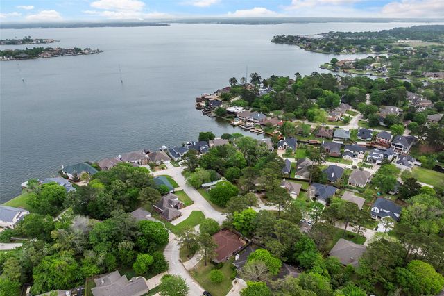 3718 Treasure Island Drive, Montgomery, TX 77356