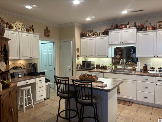 2360 Lakewood Dr, Paducah, KY 42003
