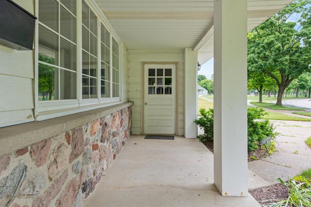 N88W6311 Willowbrooke DRIVE, Cedarburg, WI 53012