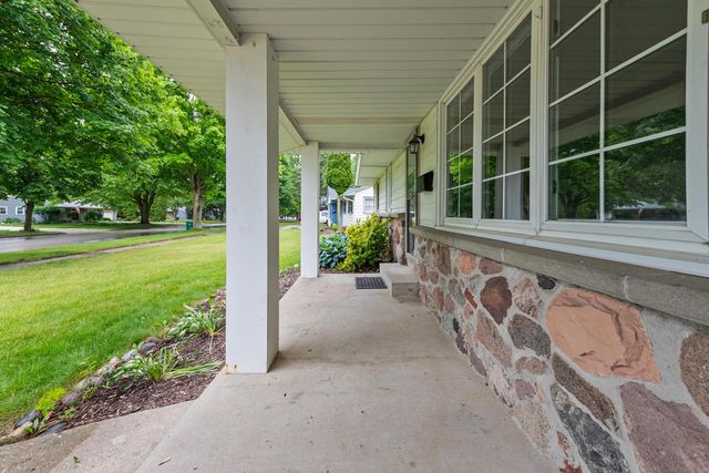 N88W6311 Willowbrooke DRIVE, Cedarburg, WI 53012