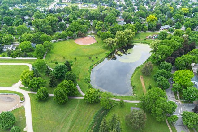 N88W6311 Willowbrooke DRIVE, Cedarburg, WI 53012