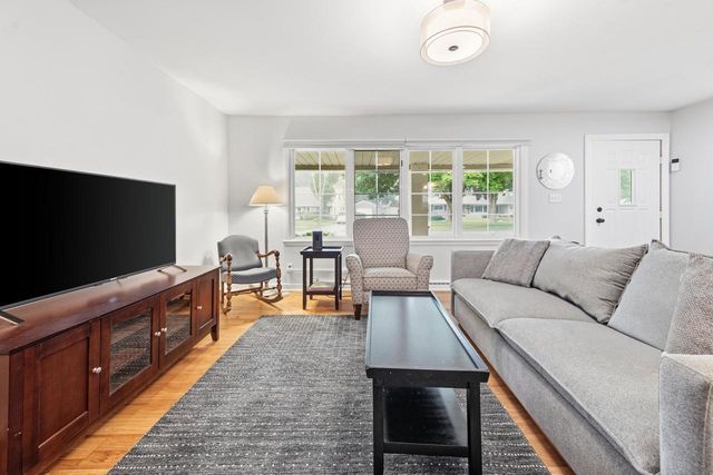 N88W6311 Willowbrooke DRIVE, Cedarburg, WI 53012