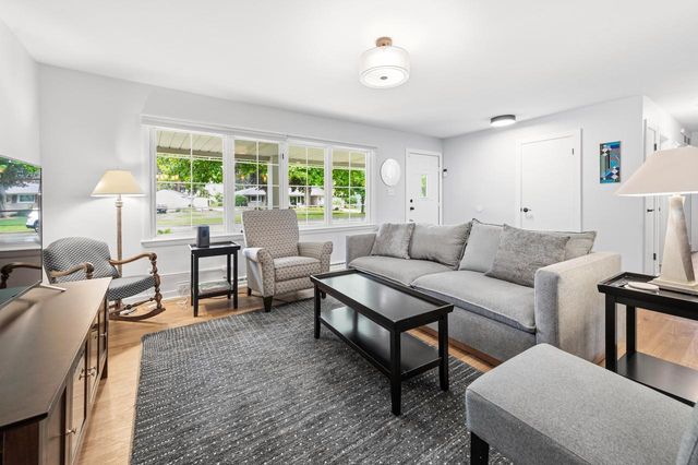 N88W6311 Willowbrooke DRIVE, Cedarburg, WI 53012