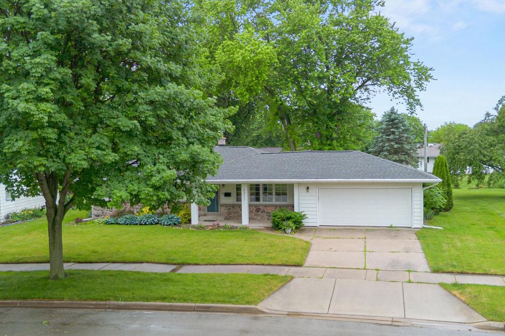 N88W6311 Willowbrooke DRIVE, Cedarburg, WI 53012