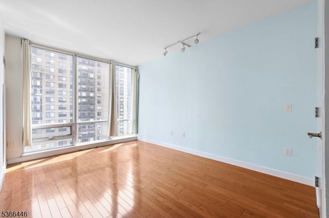 20 Newport Pkwy 1202, Jersey City, NJ 07310