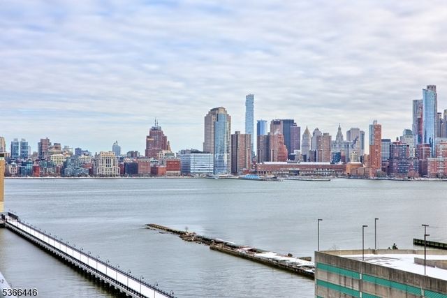 20 Newport Pkwy 1202, Jersey City, NJ 07310