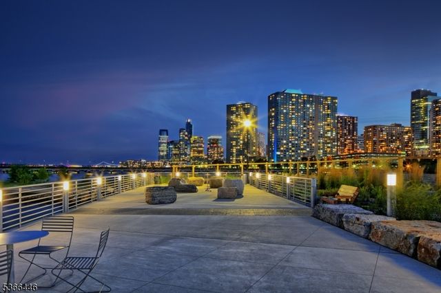 20 Newport Pkwy 1202, Jersey City, NJ 07310
