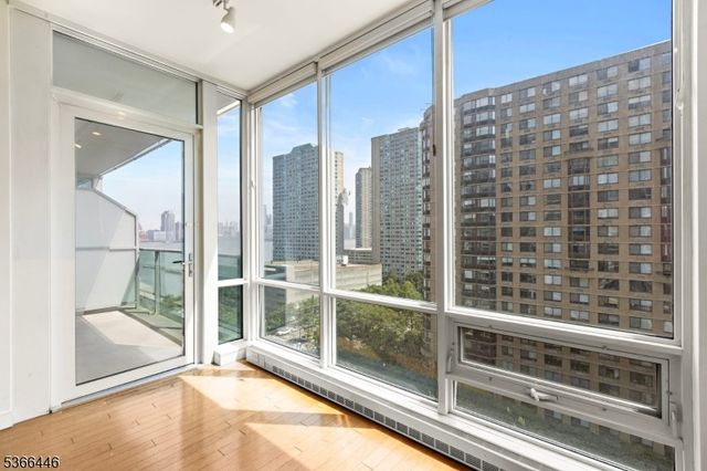 20 Newport Pkwy 1202, Jersey City, NJ 07310