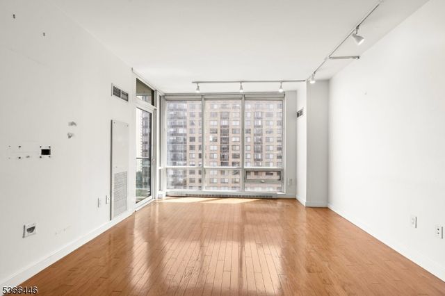 20 Newport Pkwy 1202, Jersey City, NJ 07310