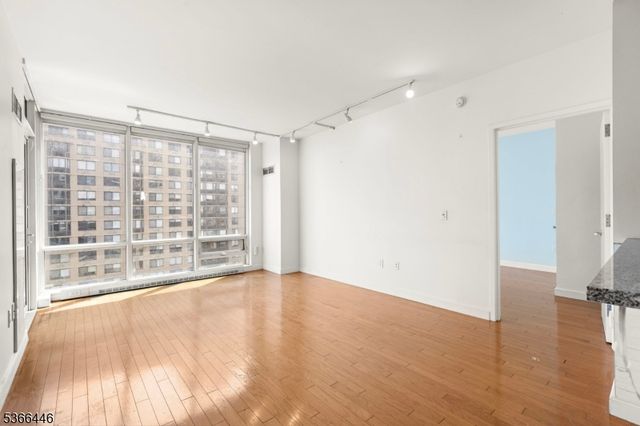 20 Newport Pkwy 1202, Jersey City, NJ 07310
