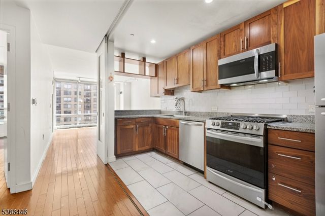 20 Newport Pkwy 1202, Jersey City, NJ 07310