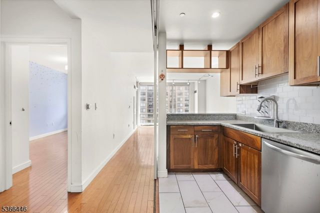 20 Newport Pkwy 1202, Jersey City, NJ 07310