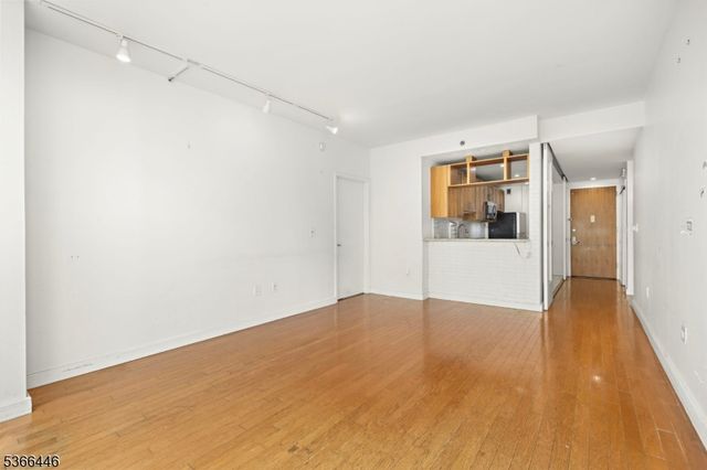 20 Newport Pkwy 1202, Jersey City, NJ 07310