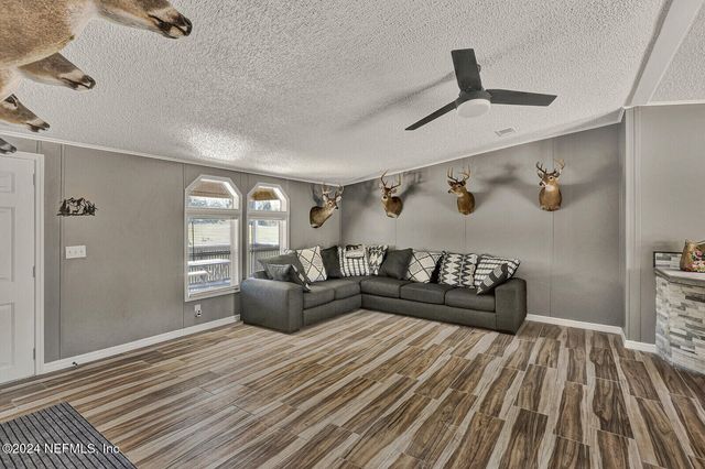 141 WOODS Road, San Mateo, FL 32187