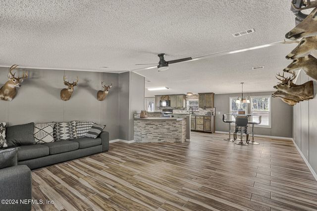 141 WOODS Road, San Mateo, FL 32187