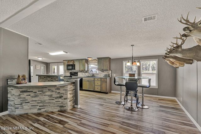 141 WOODS Road, San Mateo, FL 32187