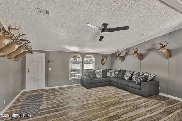 141 WOODS Road, San Mateo, FL 32187